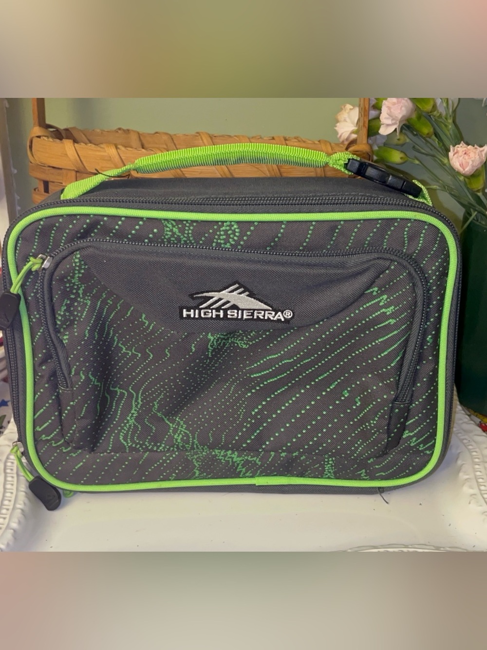 High Sierra single-compartment Grey and Green lunch box NWT